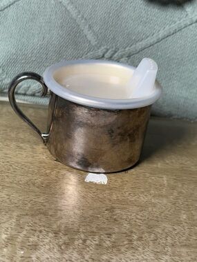 Oneida Infant Baby Tarnish Silver Plate Metal  Sippy Cup w/ Lid
